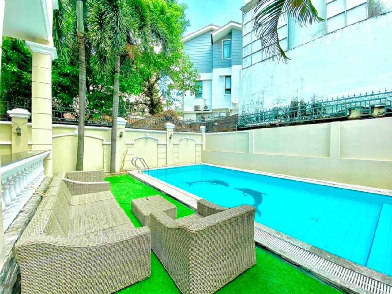 Gem 15a-8 Phong Ngu-10 Giuong-ho Boi Lon Ho Chi Minh City