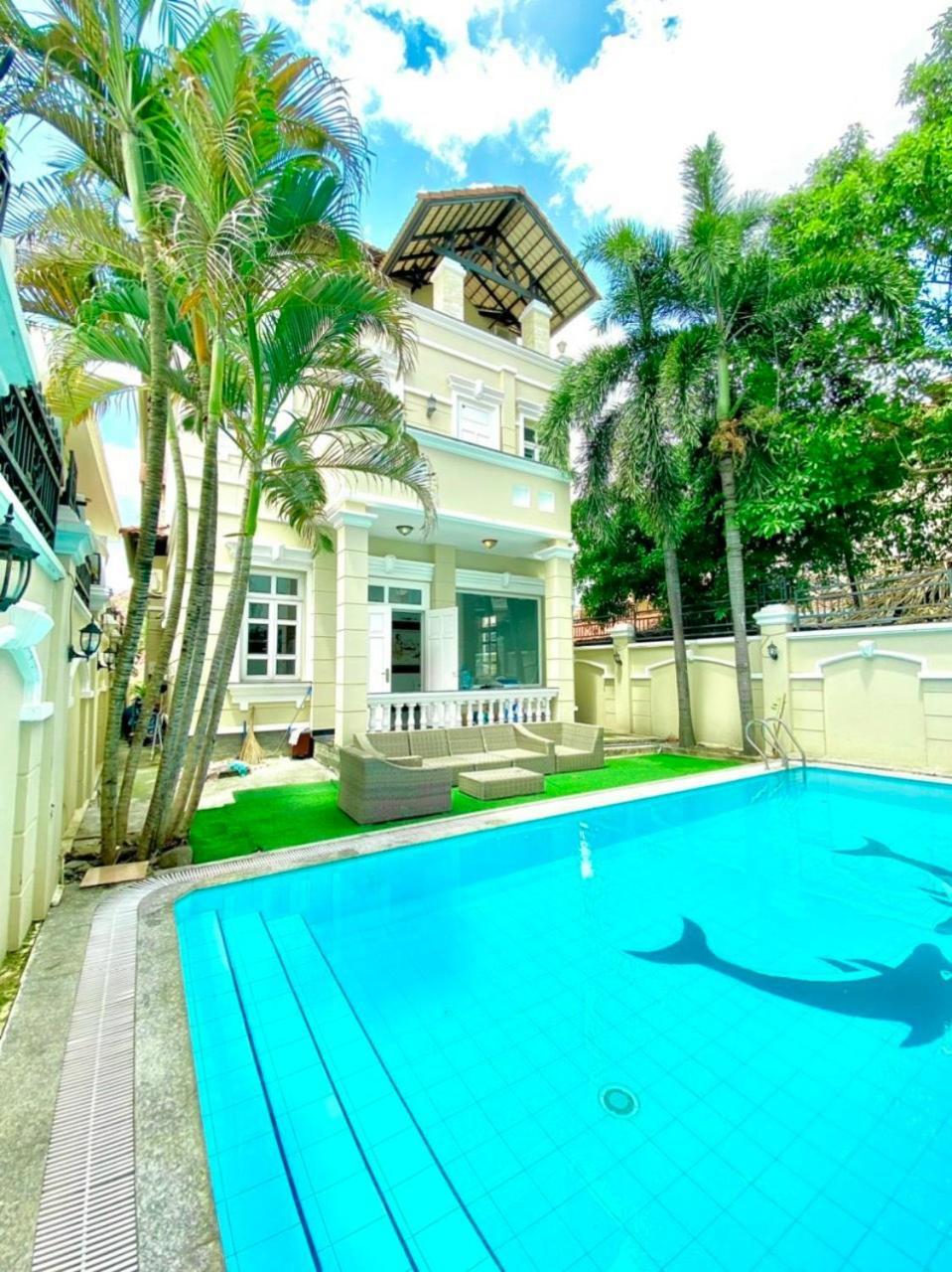 Gem 15a-8 Phong Ngu-10 Giuong-ho Boi Lon Ho Chi Minh City