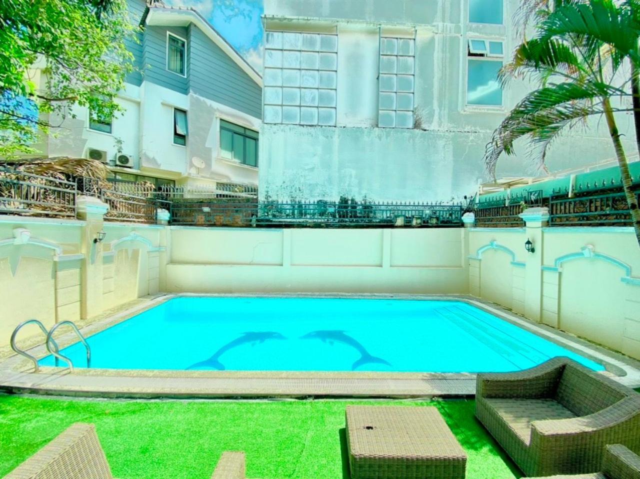 Gem 15a-8 Phong Ngu-10 Giuong-ho Boi Lon Villa *