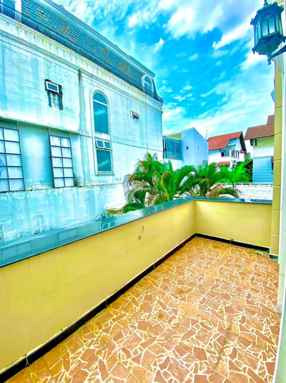 Gem 15a-8 Phong Ngu-10 Giuong-ho Boi Lon Villa *