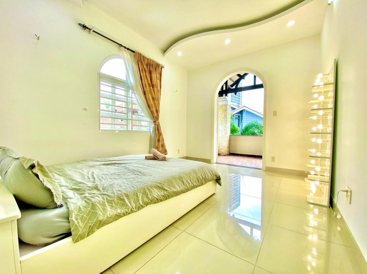 Gem 15a-8 Phong Ngu-10 Giuong-ho Boi Lon TP. Hồ Chí Minh